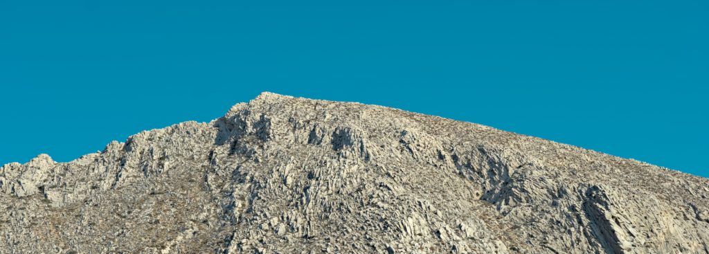 διακοσμητική εικόνα μιας βουνοκορφής στην Απάνω Μεριά